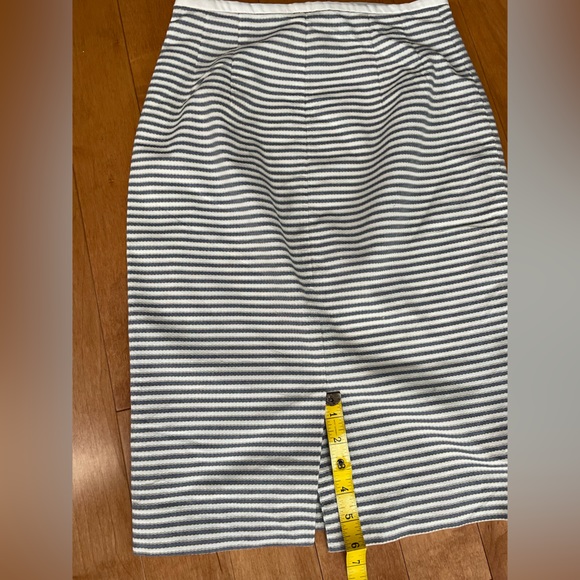 The Limited- Striped Pencil Skirt -Size 0 - Picture 5 of 5